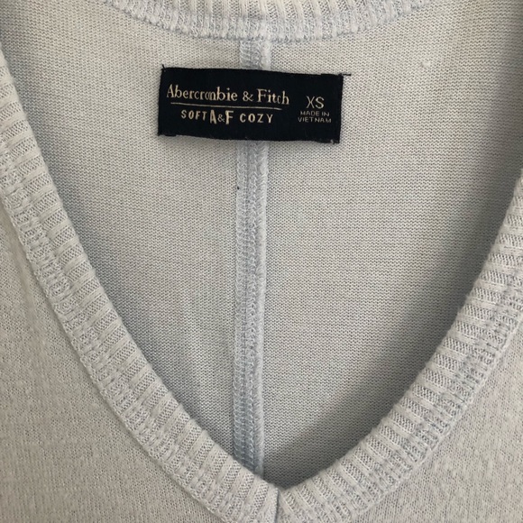 EUC Abercrombie Cozy Long-Sleeve V-Neck Legging Tee - Picture 3 of 8